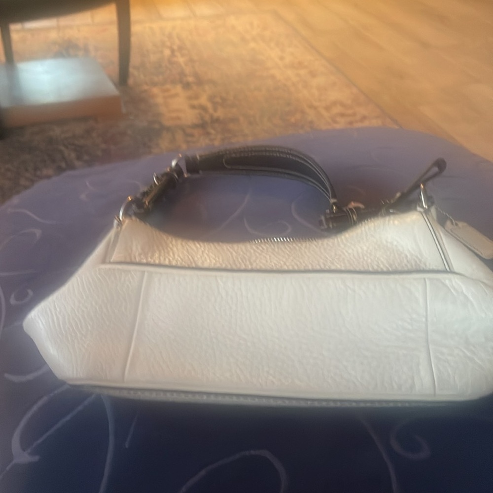 Coach White Leather Shoulder Bag with Brown Leather Handle - Picture 4 of 5